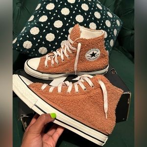 Faux fur All-star High top Converses women’s size 9 men’s size 7 good condition